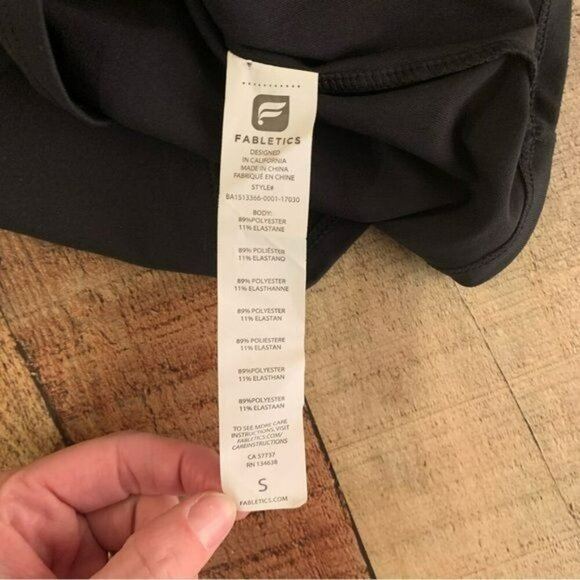 Fabletics Womens Size S Black Straps Pullover Padded Built In Bra Athletic Top - Picture 4 of 7